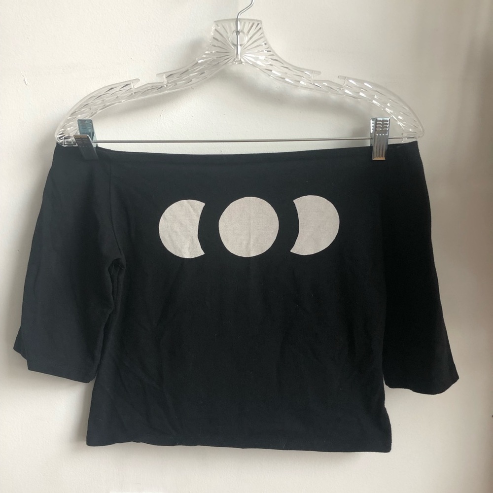 Boutique Mary Meyer Moon Crop Off Shoulder Shirt